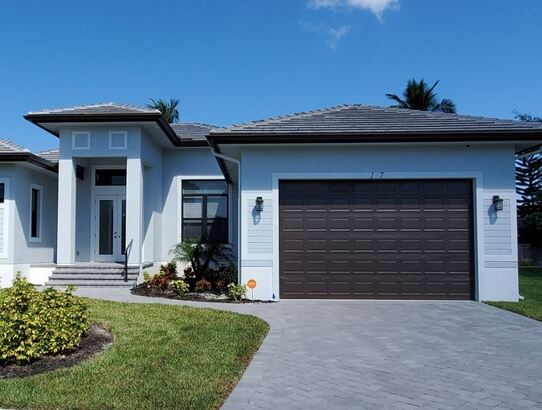Seamless gutter installation on an Ocala home
